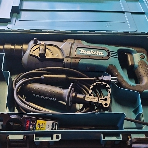 Makita Rotary Hammer Drill with Case - Picture 2 of 4